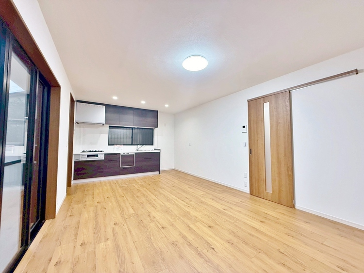 居間 快適に過ごす毎日を求めて、暮らしの中でご自身の「マイホーム」に創り上げてください。