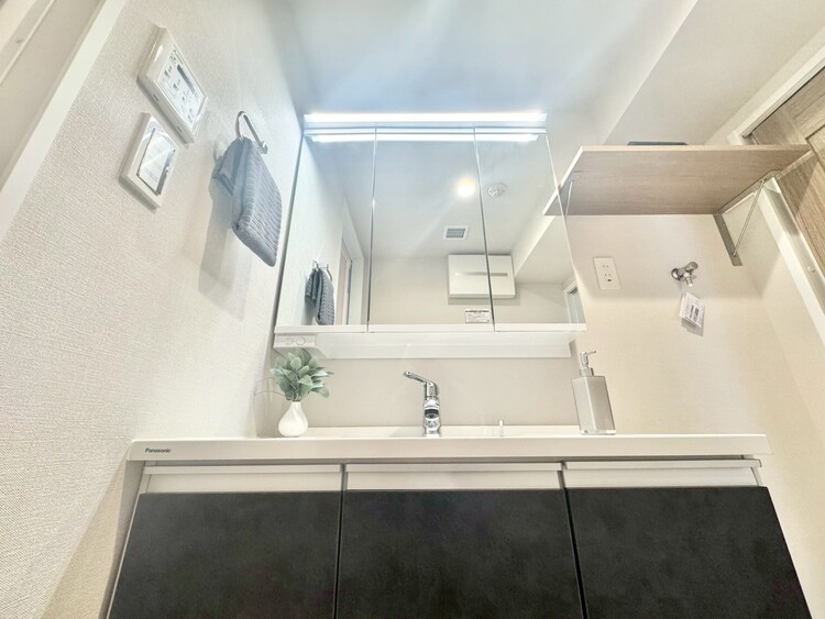 洗面 何かと物が増える場所だからこそ、スッキリと見映えの良い空間に。