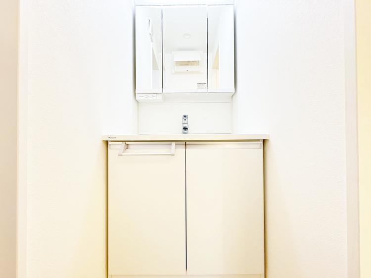 洗面 何かと物が増える場所だからこそ、スッキリと見映えの良い空間に。