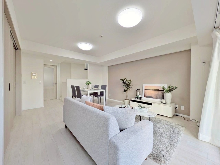 居間 忙しく過ぎゆく日常を置き去るほど、ゆったりした時間が流れるリビング。