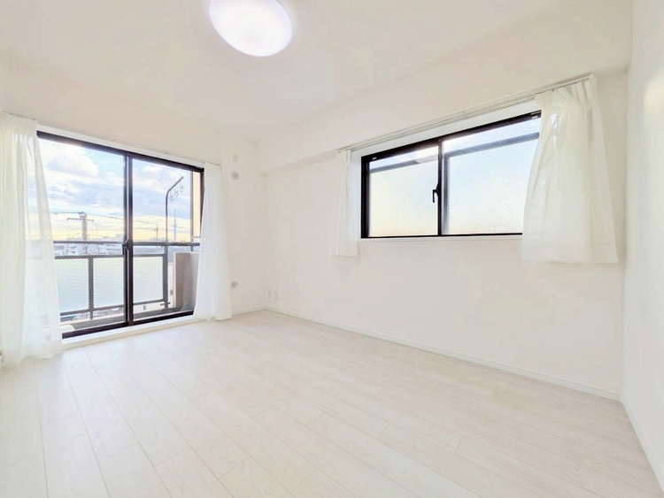 寝室 ベッドも十分に設置するスペースがあります。