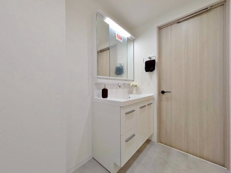 洗面 何かと物が増える場所だからこそ、スッキリと見映えの良い空間に。