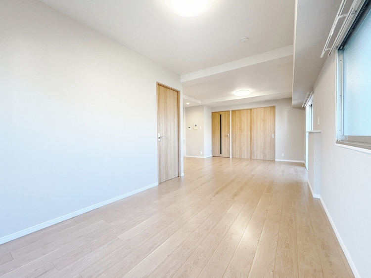 居間 居心地の良い空気感は、暮らしのステージを彩り、心からのやすらぎと満足感を与えてくれます。