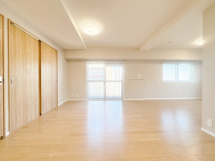 居間 飾り過ぎないシンプルな内装と偏り過ぎないデザインで統一しました。