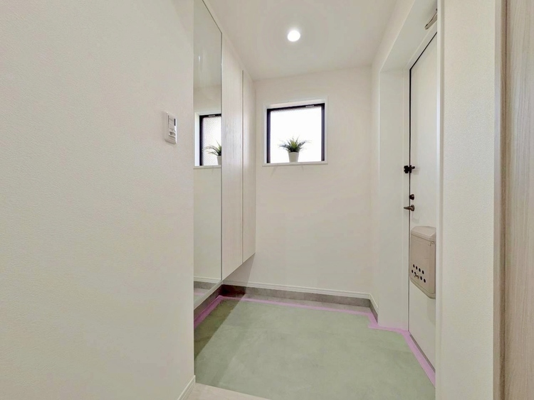 玄関 シューズボックスを完備した玄関です。