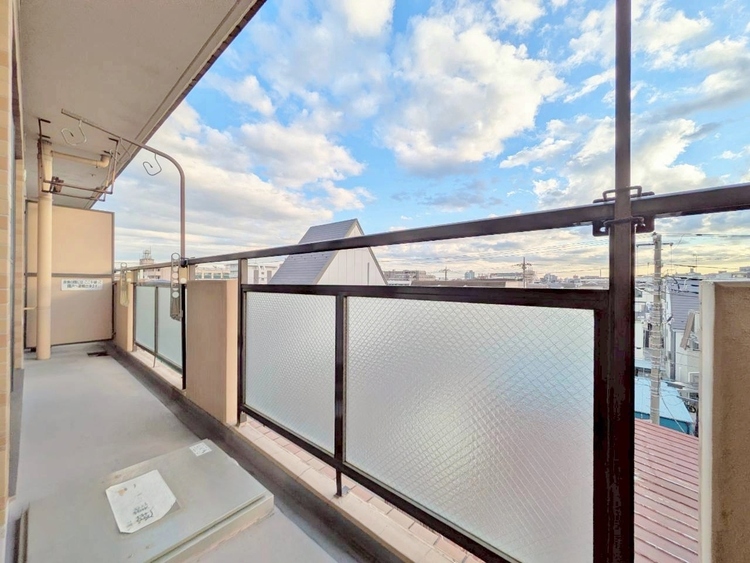バルコニー 暮らしの中で、光と風を演出してくれるバルコニー。