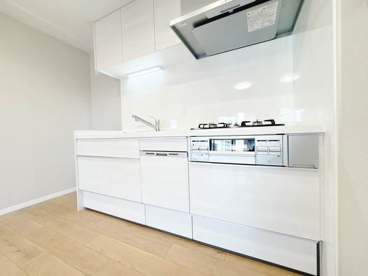 キッチン スマートな意匠と充実の機能を備えたキッチンが、暮らしにおいしい彩りを添えます。