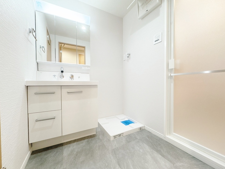 洗面 清潔感と心地よさを重視した、上質感漂うパウダールーム。