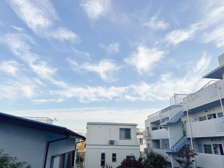 バルコニー 窓を開けると広がる青空。心をリフレッシュして日々を過ごしていきましょう。