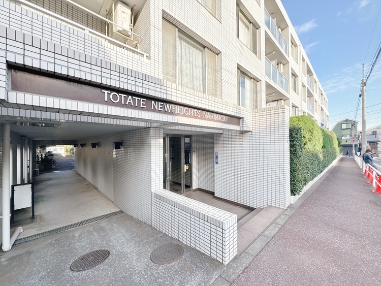 エントランス 外と内をつなぐエントランスは、まさに顔となる場所。