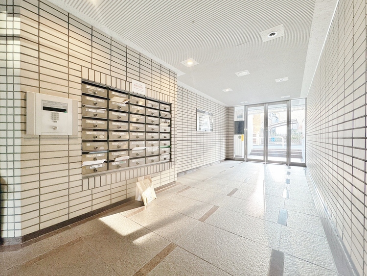 エントランス エントランス内部は、管理が行き届き清潔な共有スペースとなっています。