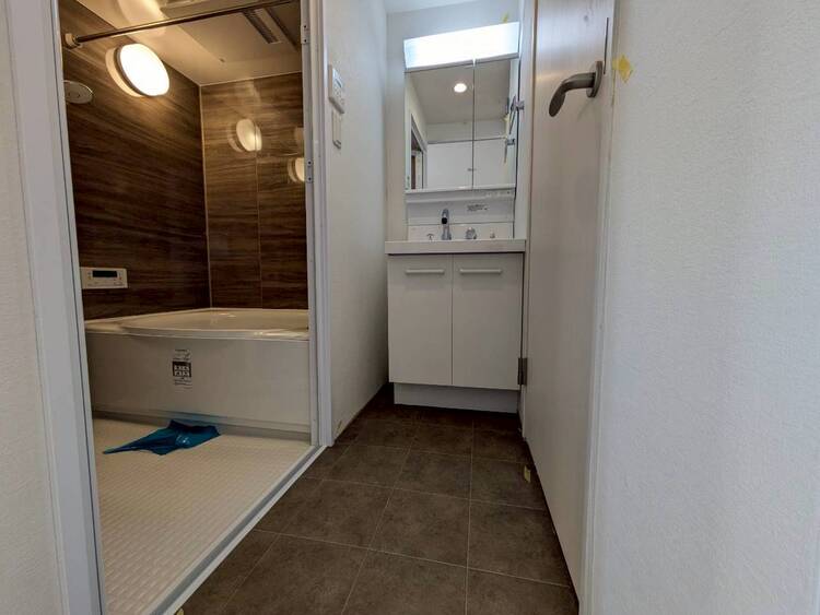 洗面 清潔感と心地よさを重視した、上質感漂うパウダールーム。