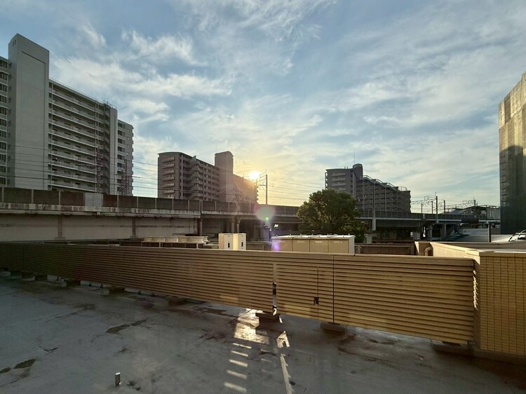 バルコニー 窓を開けると広がる青空。心をリフレッシュして日々を過ごしていきましょう。