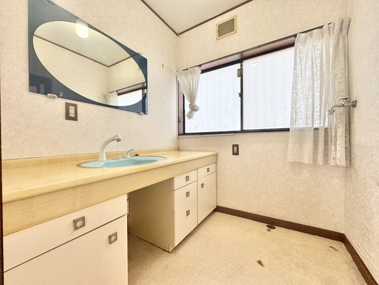 洗面 何かと物が増える場所だからこそ、スッキリと見映えの良い空間に。