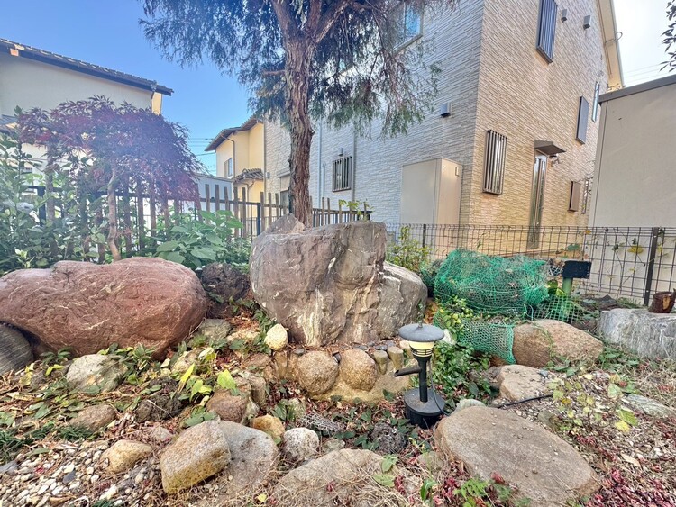 その他 お子様が遊んだり、趣味のガーデニングにピッタリのお庭。