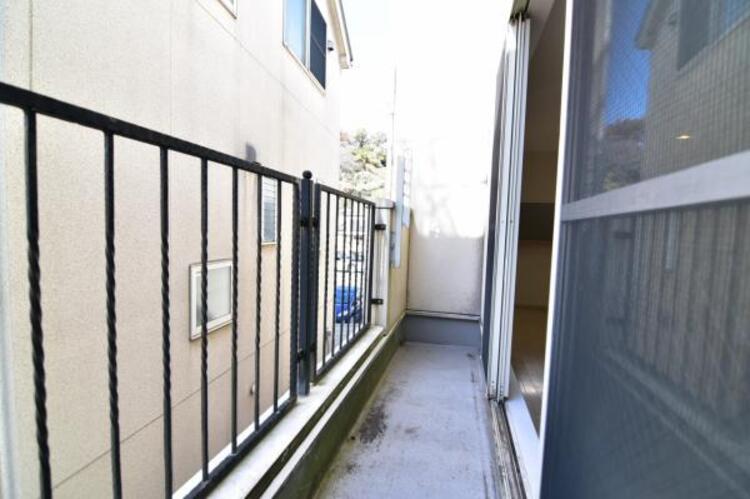 バルコニー 陽光、風通しのよいワイドバルコニー。お洗濯物も乾かしやすいですね。