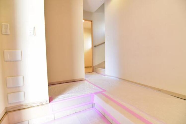 その他 一日の始まりと終わりはこちらの玄関から。今後ご家族の「行ってきます」「ただいま」が行き交う空間となるでしょう。