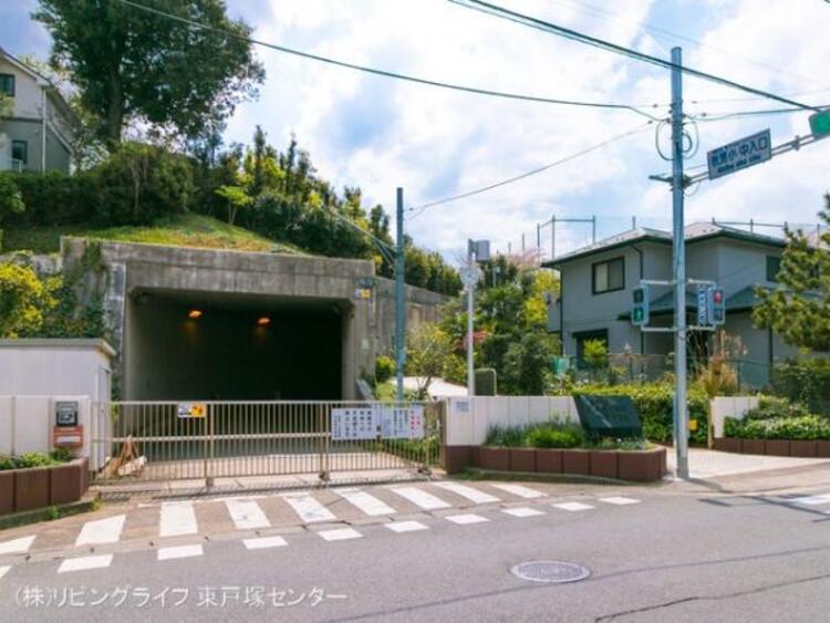 周辺 横浜市立秋葉中学校　1040ｍ