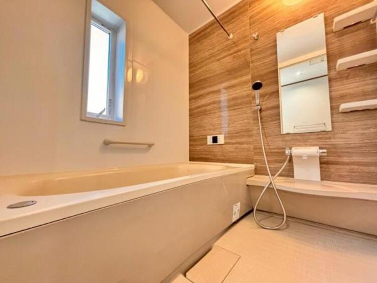 風呂 １日の疲れを癒してくれる広々とした浴室は癒しの空間。