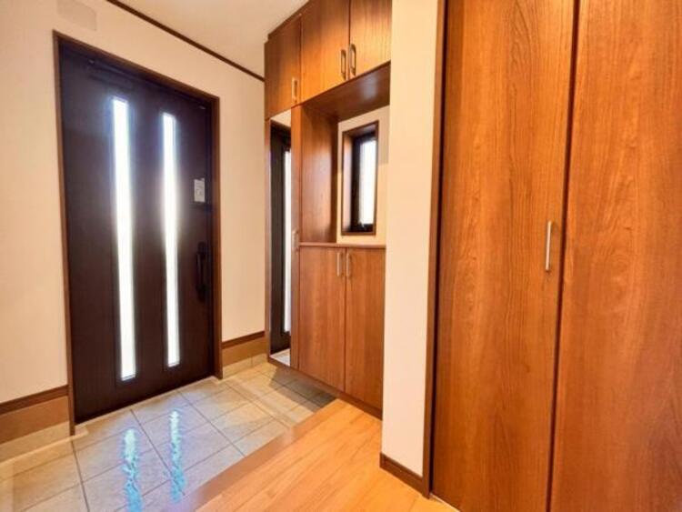 その他 広々とした玄関で大切なお客様をお出迎え。明るく気持ちの良い玄関は気持ちが盛り上がります。