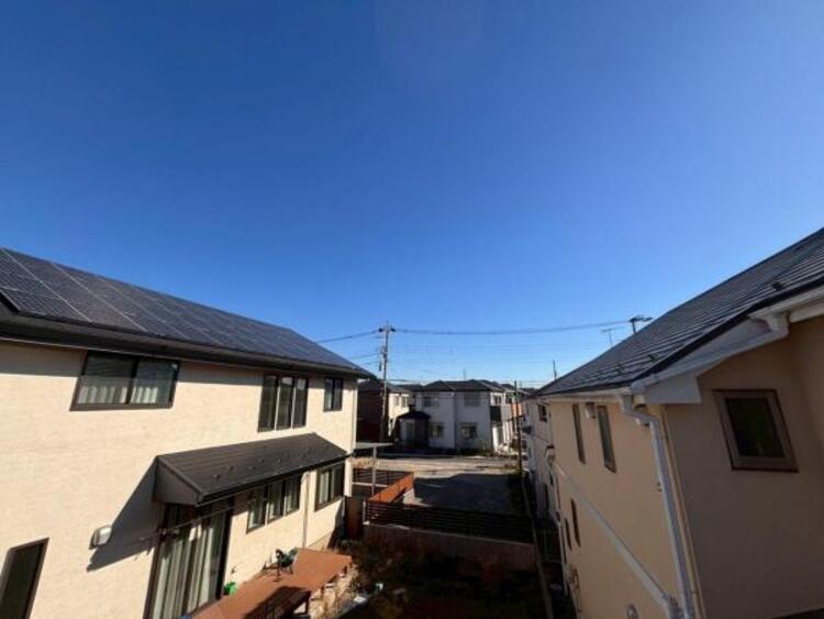 その他 青いキャンパスに描かれた未来。この街に移り住み、この街で過ごす私たちの未来は、きっとこの雲のようにいろいろな形の幸せへと変わり、溢れるほど運んで来てくれることでしょう。