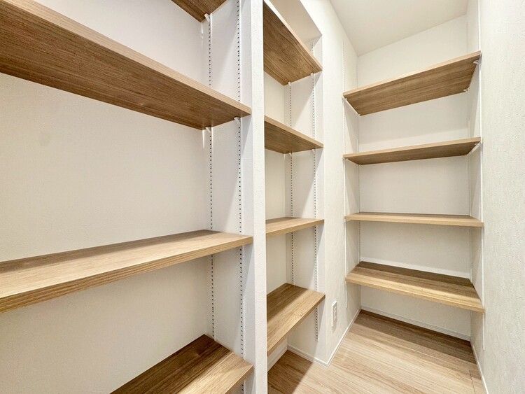 その他 家電やスーツケース、ストック品など何でも片付く嬉しい空間です。