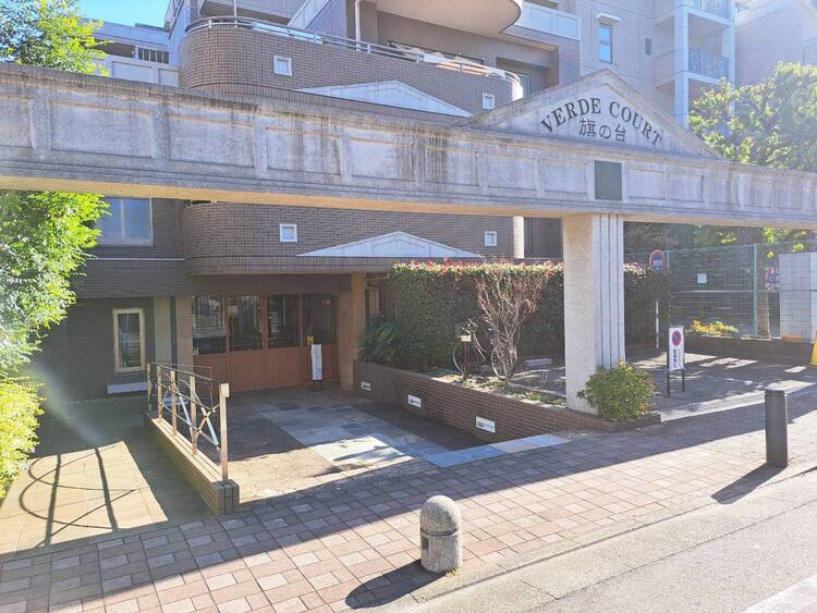 その他 上質感漂う玄関アプローチです。