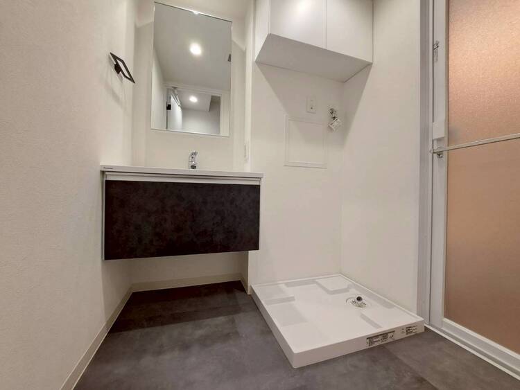 その他 十分な広さの脱衣所。