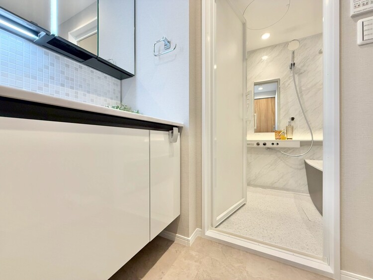 その他 十分な広さの脱衣所。