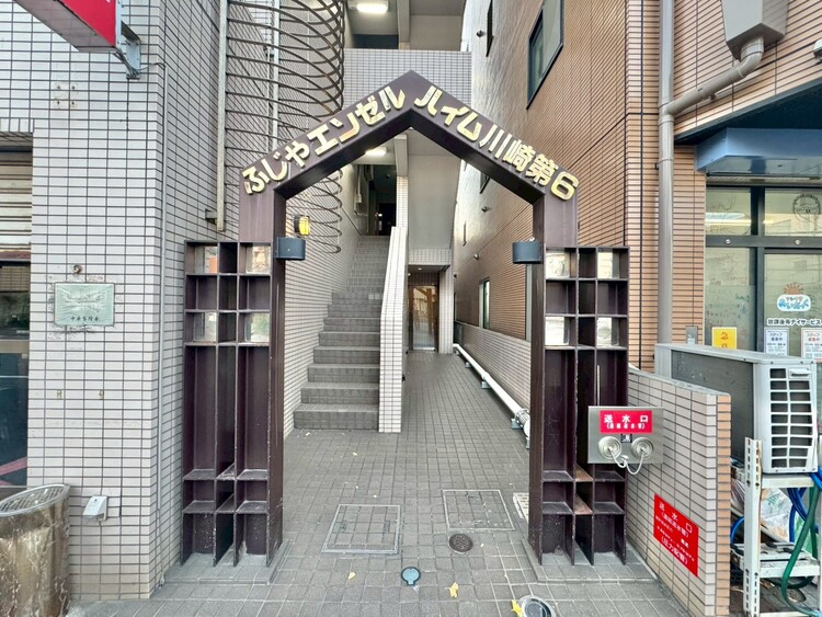 その他 上質感漂う玄関アプローチです。