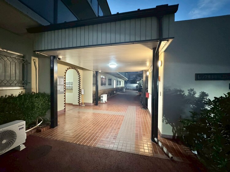 その他 上質感漂う玄関アプローチです。