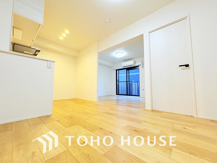 内装 広がりのある住空間、家族が集まるリビング・ダイニング