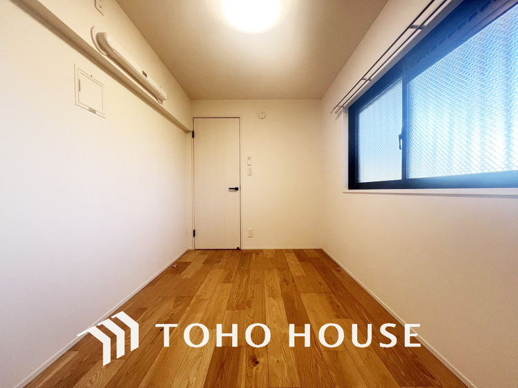 内装 採光もある洋室は、くつろぎのひと時を過ごすのにぴったり