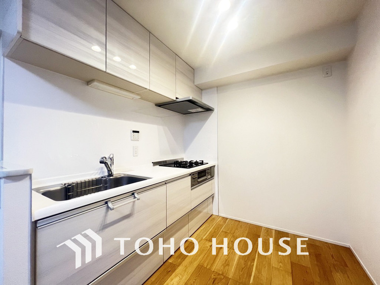 キッチン シンプルな部屋の雰囲気に溶け合うナチュラルキッチン