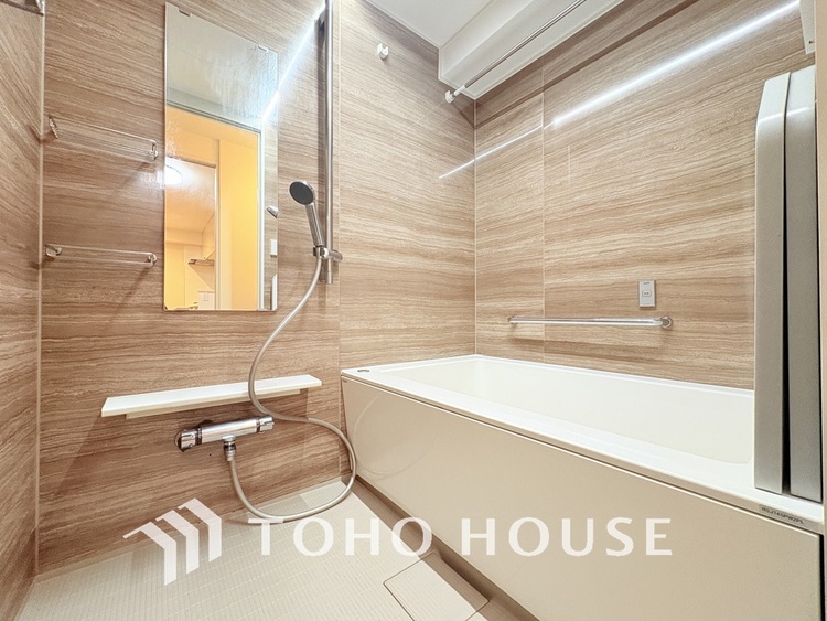 風呂 一日の疲れを癒すバスルームは、心地よいリラックスを叶える清潔感溢れる空間