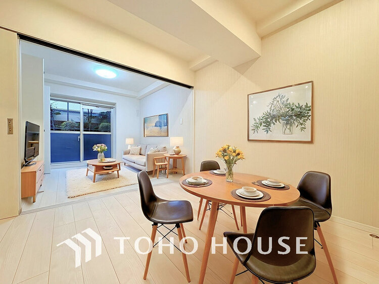 内装 明るいLDKは自然と家族が集まるコミュニケーションの場所に（家具はすべてCGです）