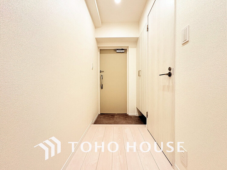 玄関 落ち着いた雰囲気の玄関、家族の帰りを暖かく迎えてくれます