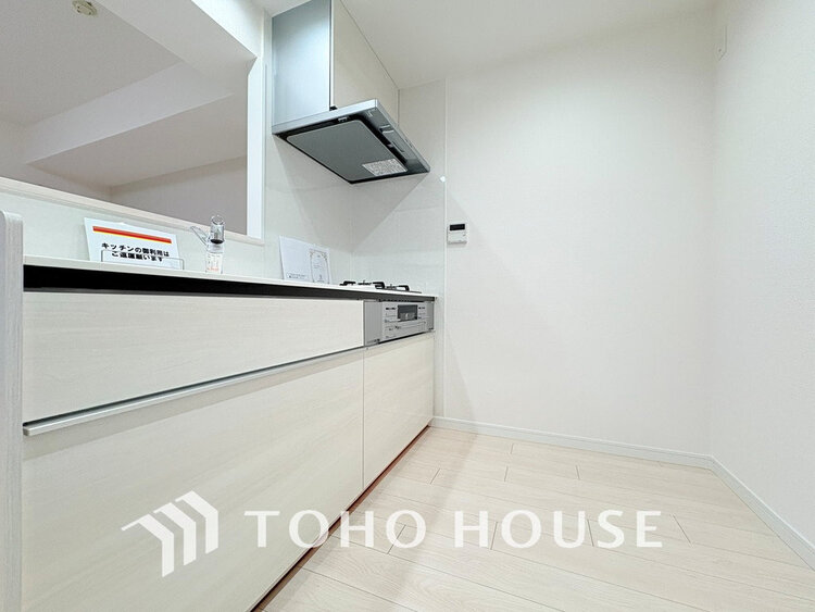 キッチン 落ち着きのあるカラーで統一された清潔感と気品が溢れるキッチン