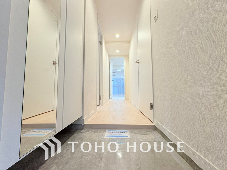 玄関 落ち着いた雰囲気の玄関、家族の帰りを暖かく迎えてくれます