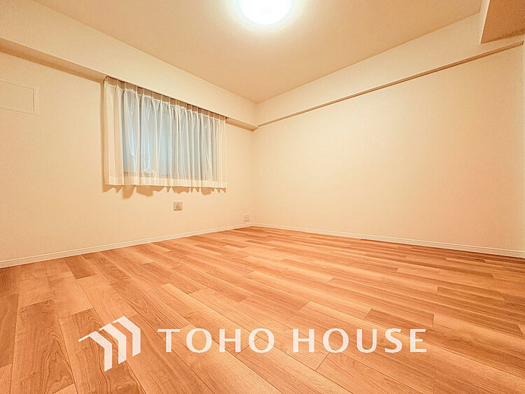 内装 採光もある洋室は、くつろぎのひと時を過ごすのにぴったり