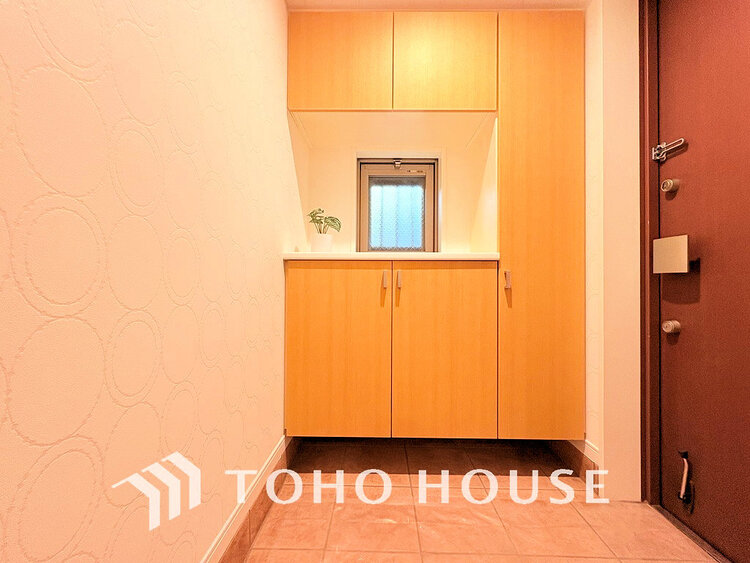 玄関 落ち着いた雰囲気の玄関、家族の帰りを暖かく迎えてくれます