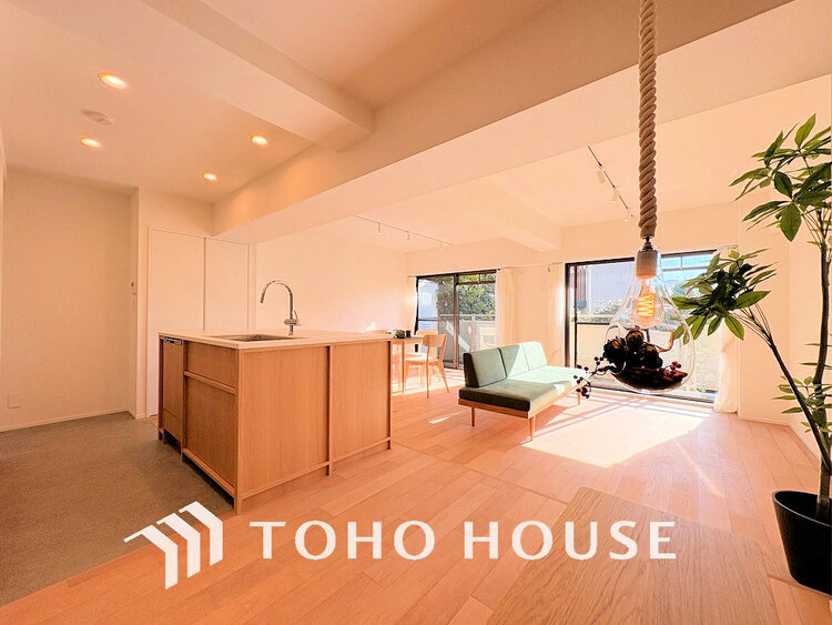 内装 明るいLDKは自然と家族が集まるコミュニケーションの場所に