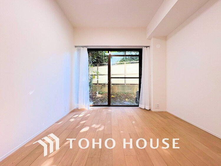 内装 採光もある洋室は、くつろぎのひと時を過ごすのにぴったり