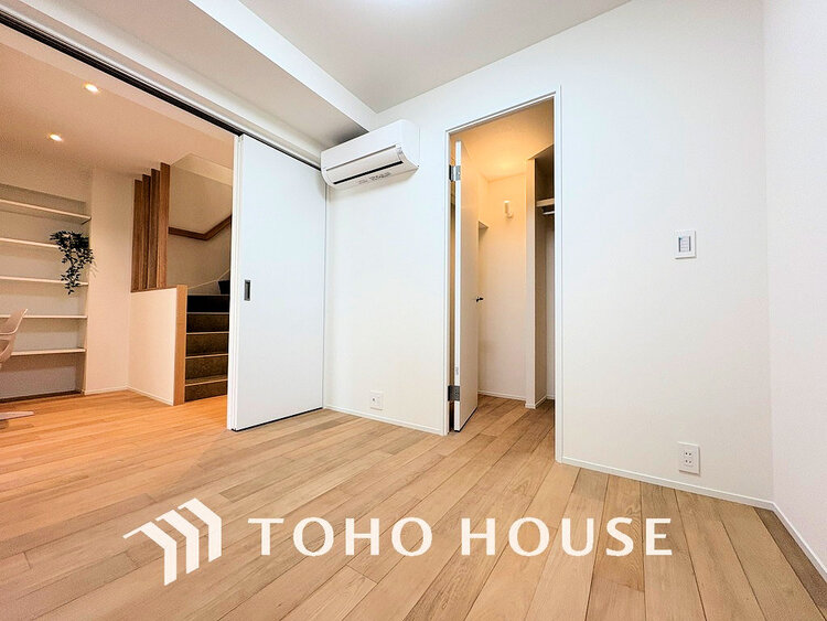 内装 シンプルですっきりとした室内は飽きのこない居心地の良い雰囲気