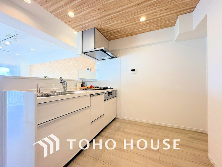 キッチン 落ち着きのあるカラーで統一された清潔感と気品が溢れるキッチン