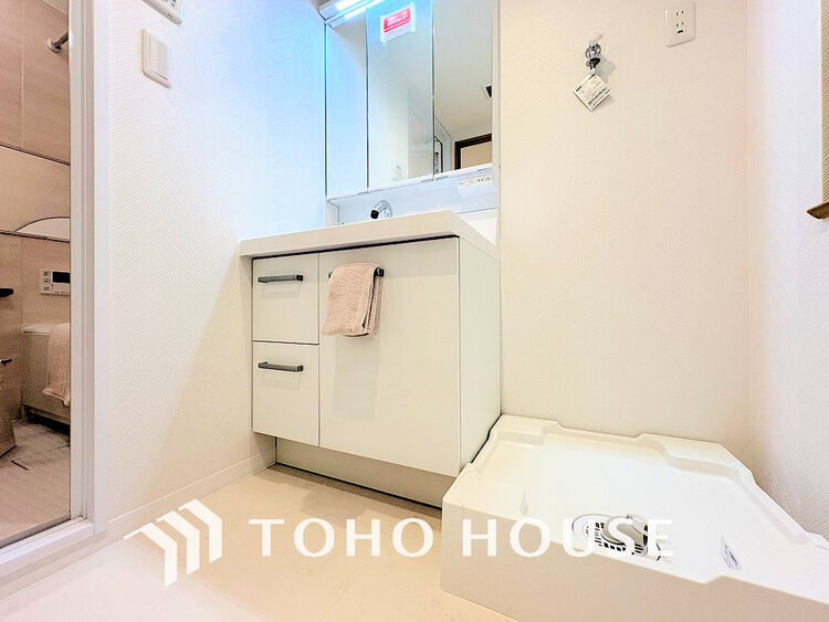 洗面 落ち着きのある色合いでまとめられた洗面室