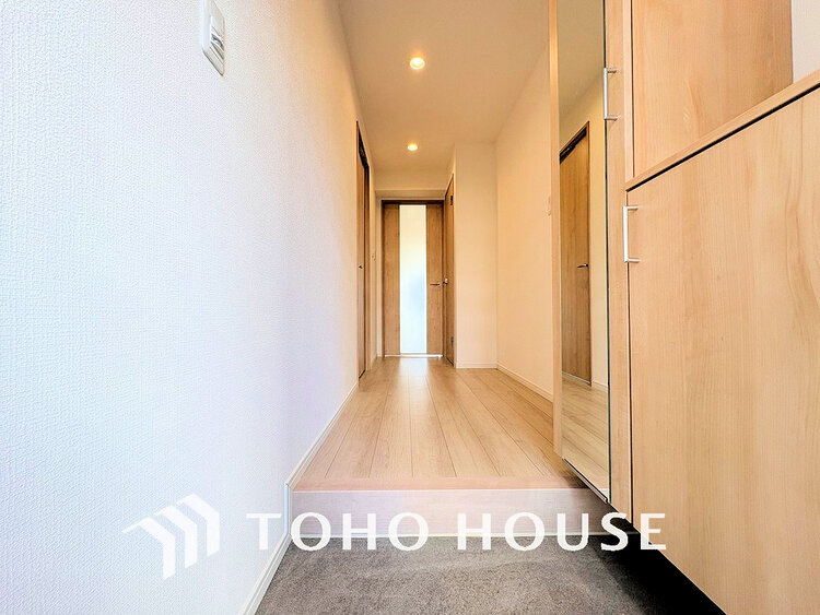 玄関 落ち着いた雰囲気の玄関、家族の帰りを暖かく迎えてくれます