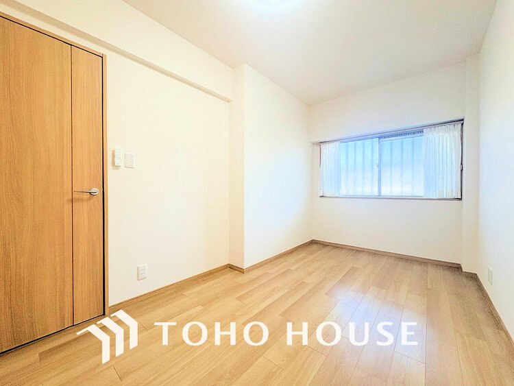 内装 採光もある洋室は、くつろぎのひと時を過ごすのにぴったり