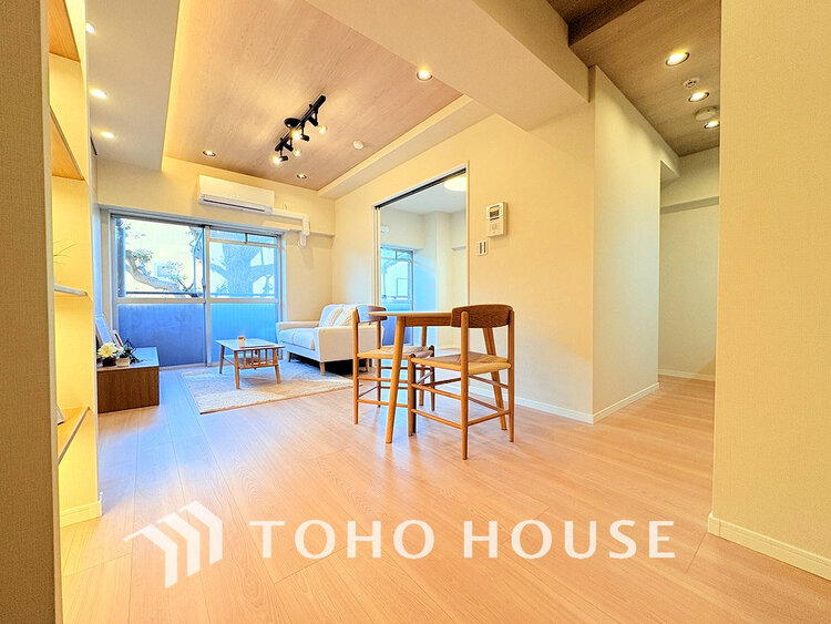 内装 明るいLDKは自然と家族が集まるコミュニケーションの場所に