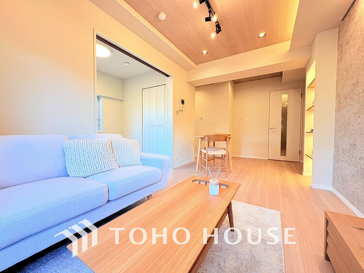 内装 広がりのある住空間、家族が集まるリビング・ダイニング